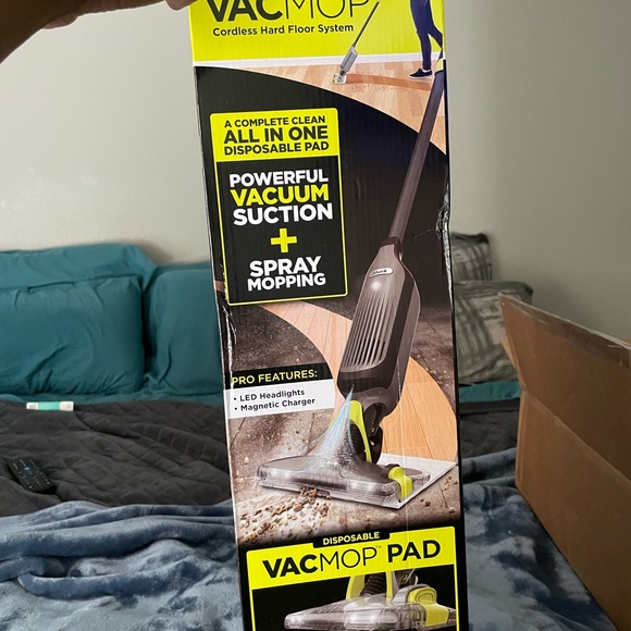 Shark ninja vac mop with cleaning solution and pads - Picture 3 of 3